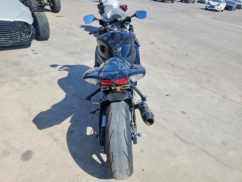 2009 Suzuki Gsx-r750 VIN JS1GR7LAX92102581 COPART salvage auction — SIDE, TX - SALVAGE VEHICLE TITLE, sold $3,600 on 2026-07-20 (photo 4)