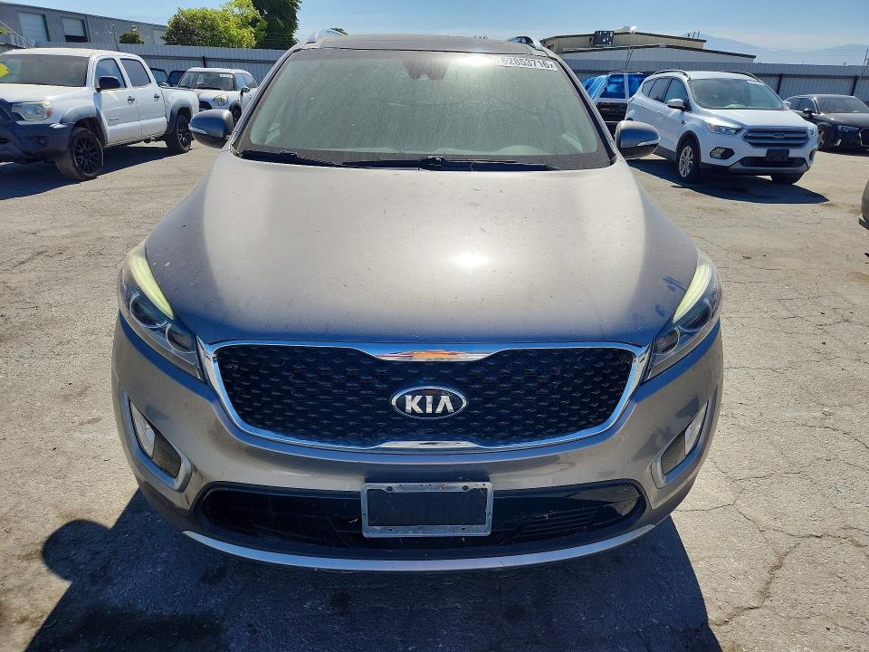 2017 Kia Sorento VIN 5XYPH4A59HG313997 COPART salvage auction — MINOR DENT/SCRATCHES, Ca - Dis/Dlr/Exp Only Clean Title, sold $2,650 on 2026-07-31 (photo 5)
