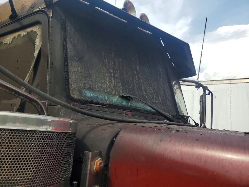 2005 Peterbilt 379 VIN 1XP5DB9X25N873439 COPART salvage auction — BURN, NC - SALVAGE CERTIFICATE OF TITLE, sold $9,100 on 2026-09-09 (photo 9)