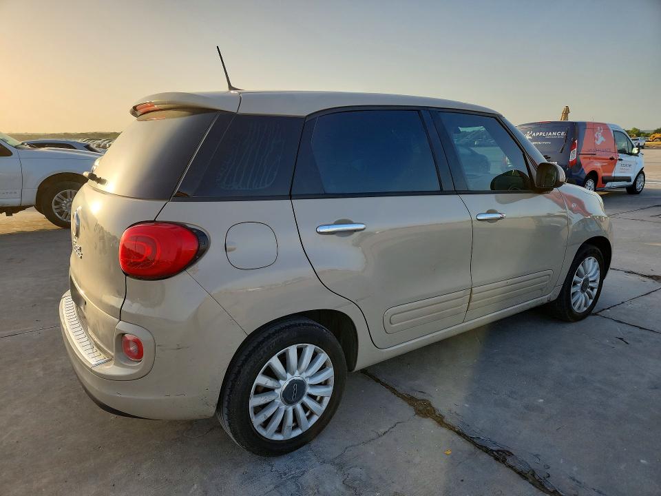 2017 Fiat 500 VIN ZFBCFAAH7HZ038583 COPART salvage auction — NORMAL WEAR, TX - CERTIFICATE OF TITLE, sold $1,750 on 2026-07-29 (photo 3)