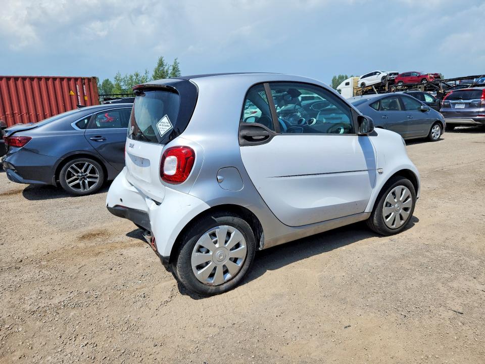 2016 Smart Fortwo VIN WMEFJ5DA9GK153905 COPART salvage auction — REAR END, ON - PERMIT SALVAGE, sold $250 on 2026-07-21 (photo 3)