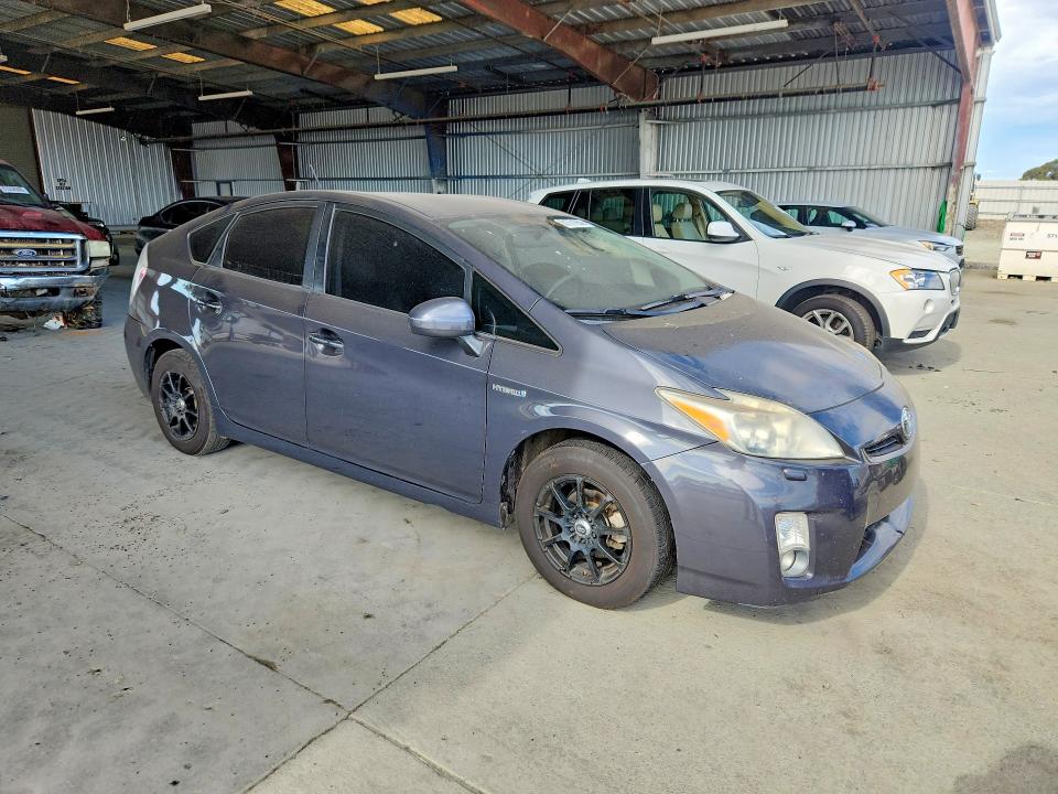 2010 Toyota Prius v VIN JTDKN3DU4A0062625 COPART salvage auction — MINOR DENT/SCRATCHES, Ca - Dis/Dlr/Exp Only Clean Title, sold $925 on 2026-07-23 (photo 4)