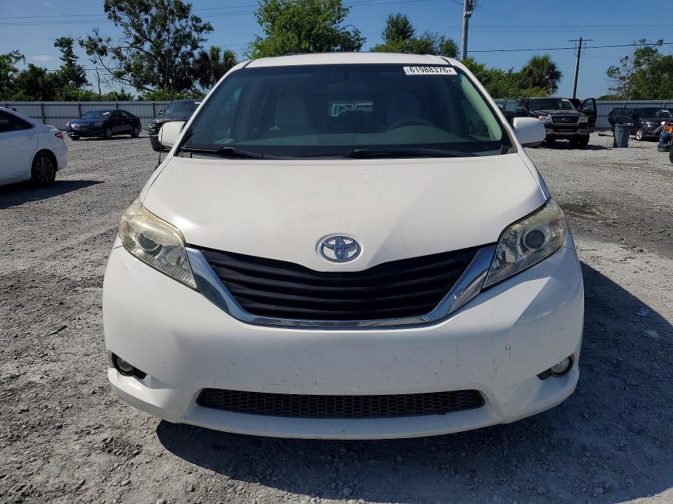 2014 Toyota Sienna VIN 5TDKK3DC2ES479762 COPART salvage auction — MINOR DENT/SCRATCHES, FL - CERT OF TITLE W/SLVG HISTORY, sold $1,150 on 2026-07-31 (photo 5)