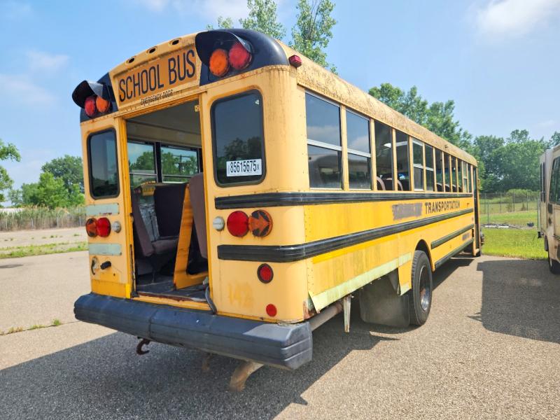 2007 Intl VIN 4DRBUAFN07B410507 COPART salvage auction — STRIPPED, MI - CERT OF TITLE-MUNICIPAL, sold $1,050 on 2026-07-28 (photo 4)