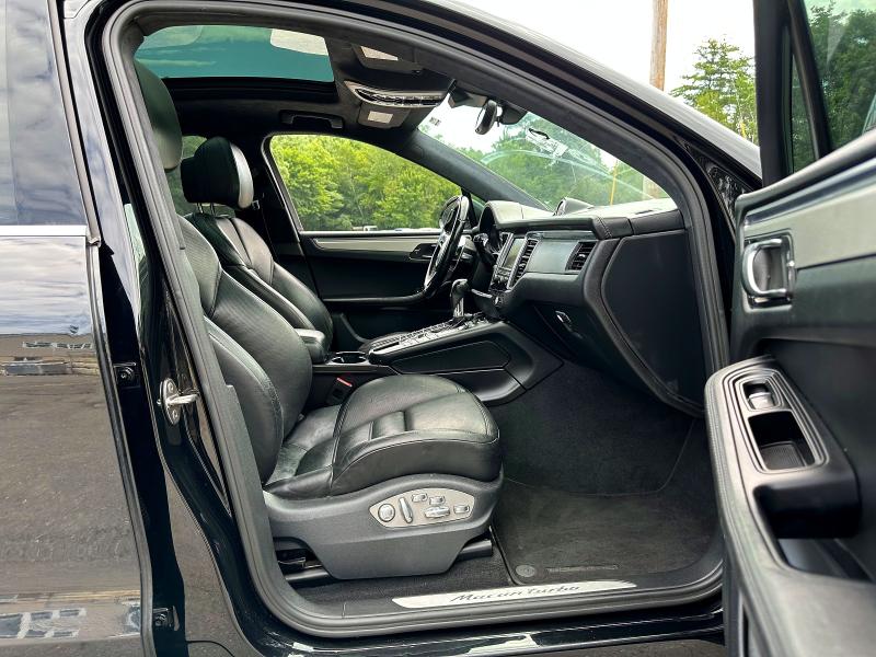 2016 Porsche Macan VIN WP1AF2A53GLB92899 COPART salvage auction — MINOR DENT/SCRATCHES, IN - CERTIFICATE OF TITLE, sold $1,850 on 2026-07-29 (photo 5)