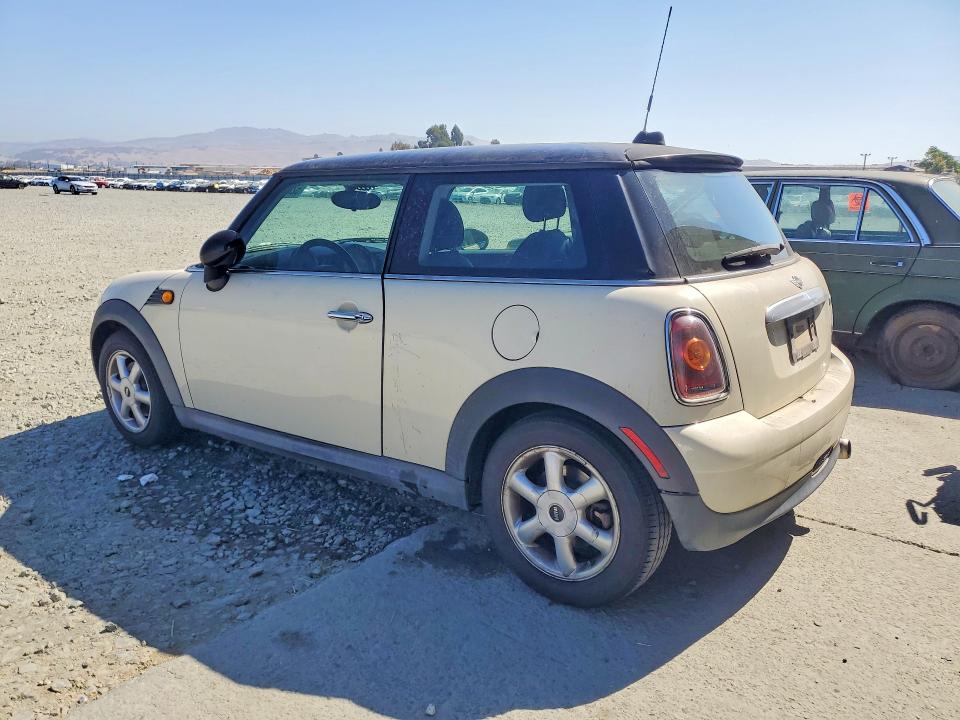 2009 Mini Cooper VIN WMWMF335X9TU75740 COPART salvage auction — MINOR DENT/SCRATCHES, CA - DIS/DLR/EXP ONLY CLEAN TITLE, sold $150 on 2026-08-03 (photo 2)