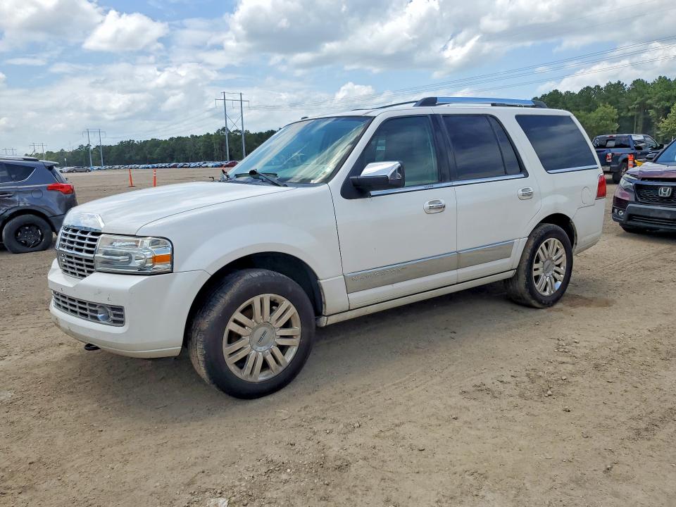 2014 Lincoln Navigator VIN 5LMJJ2H58EEL07867 COPART salvage auction — MINOR DENT/SCRATCHES, La - Certificate Of Title, sold $800 on 2026-07-28 (photo 1)