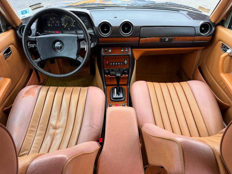 1984 Mercedes-benz 300 VIN WDBAB33A9EA038539 COPART salvage auction — NORMAL WEAR, MA - CERTIFICATE OF TITLE (P), sold $1,150 on 2026-07-29 (photo 9)