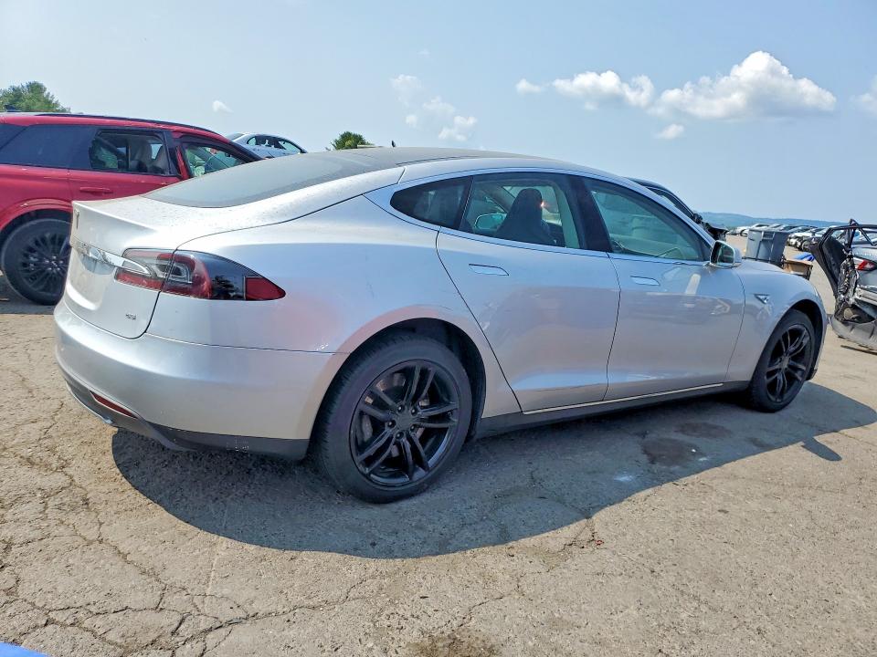 2013 Tesla Model s VIN 5YJSA1DN0DFP18656 COPART salvage auction — MECHANICAL, Salvage Title, sold $625 on 2026-07-31 (photo 3)