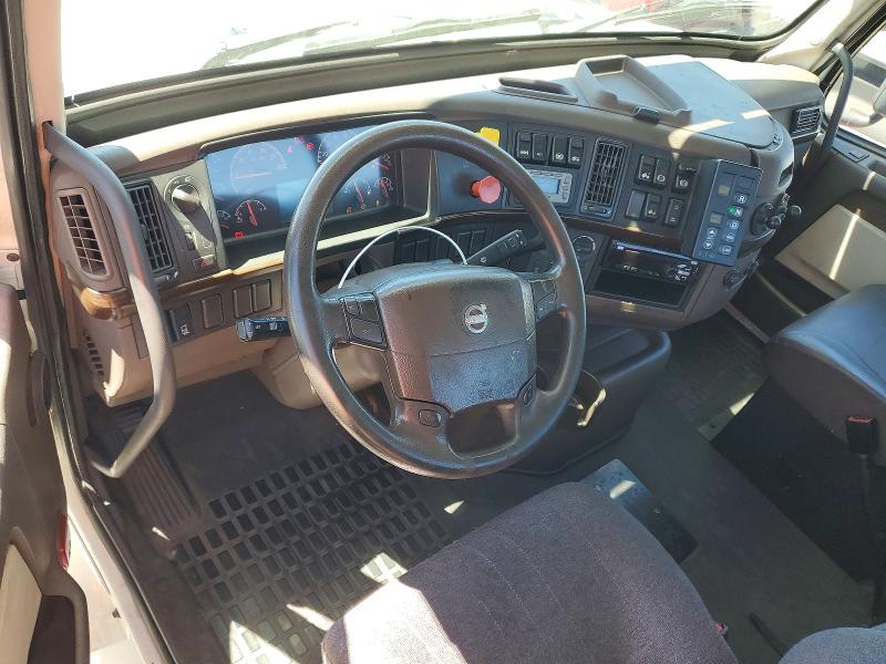 2018 Volvo VIN 4V4N39TG8JN892467 COPART salvage auction — MINOR DENT/SCRATCHES, In - Dis/Dlr/Exp Only Clean Title, sold $8,100 on 2026-08-11 (photo 8)
