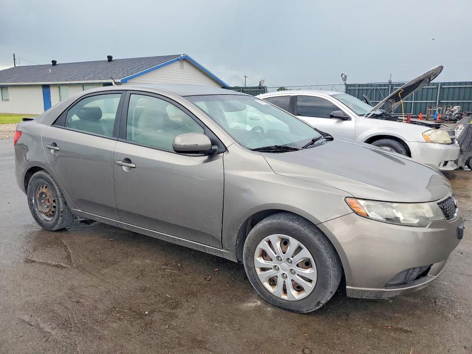 2011 Kia Forte VIN KNAFU4A21B5465976 COPART salvage auction — REAR END, MO - CERTIFICATE OF TITLE, sold $90 on 2026-07-27 (photo 4)