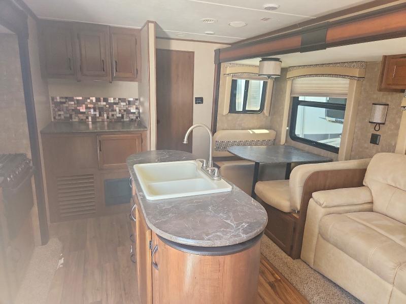 2016 Jayco jay Jay flight VIN 1UJBJ0BP8G1TU0145 COPART salvage auction — WATER/FLOOD, TX - SALVAGE TITLE-FLOOD DAMAGE, sold $2,350 on 2026-08-18 (photo 6)