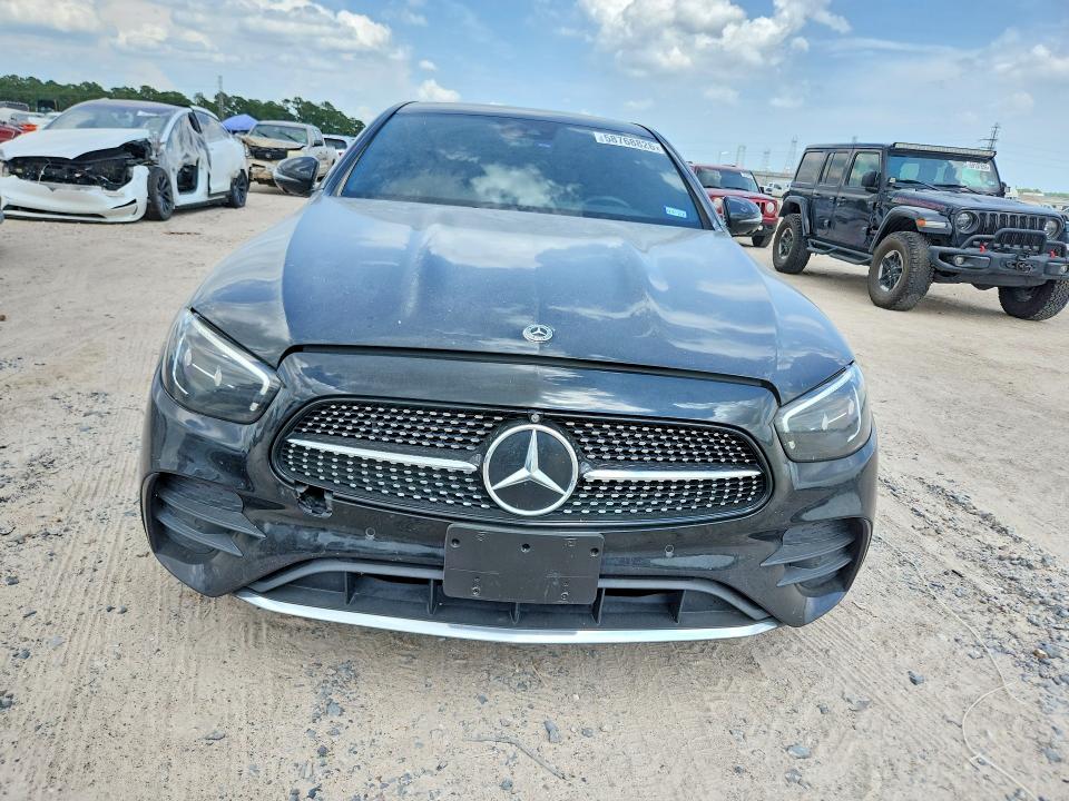 2022 Mercedes-benz E-klasse VIN W1KZF8DB7NB086232 COPART salvage auction — WATER/FLOOD, TX - SALVAGE TITLE-FLOOD DAMAGE, sold $8,500 on 2026-07-28 (photo 5)