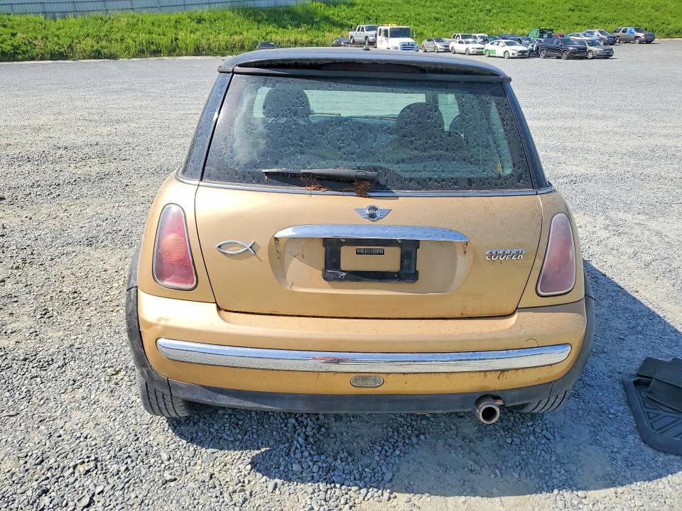 2004 Mini Cooper VIN WMWRC334X4TJ53338 COPART salvage auction — FRONT END, Nc - Salvage Certificate Of Title, sold $350 on 2026-08-20 (photo 6)