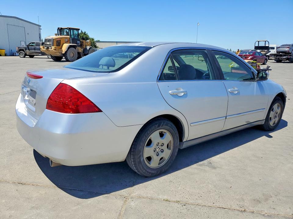 2006 Honda Accord VIN JHMCM56466C008697 COPART salvage auction — FRONT END, Ca - Salvage Certificate, sold $600 on 2026-07-27 (photo 3)