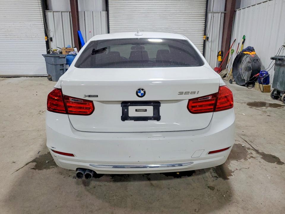 2013 BMW 3er VIN WBA3B5C59DF595359 COPART salvage auction — MINOR DENT/SCRATCHES, Pa - Cert Of Title (P), sold $500 on 2026-07-20 (photo 6)