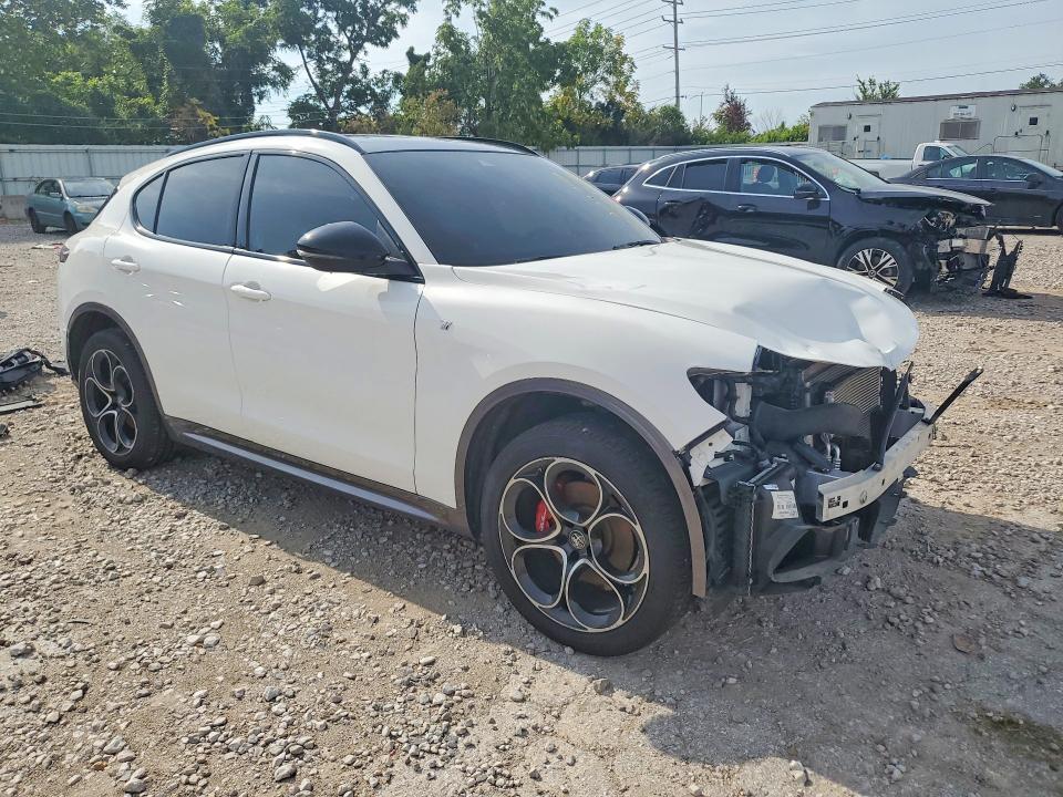 2024 Alfa romeo Stelvio VIN ZASPAKBN7R7D81177 COPART salvage auction — FRONT END, Mo - Salvage Certificate Of Title, sold $10,300 on 2026-08-21 (photo 4)
