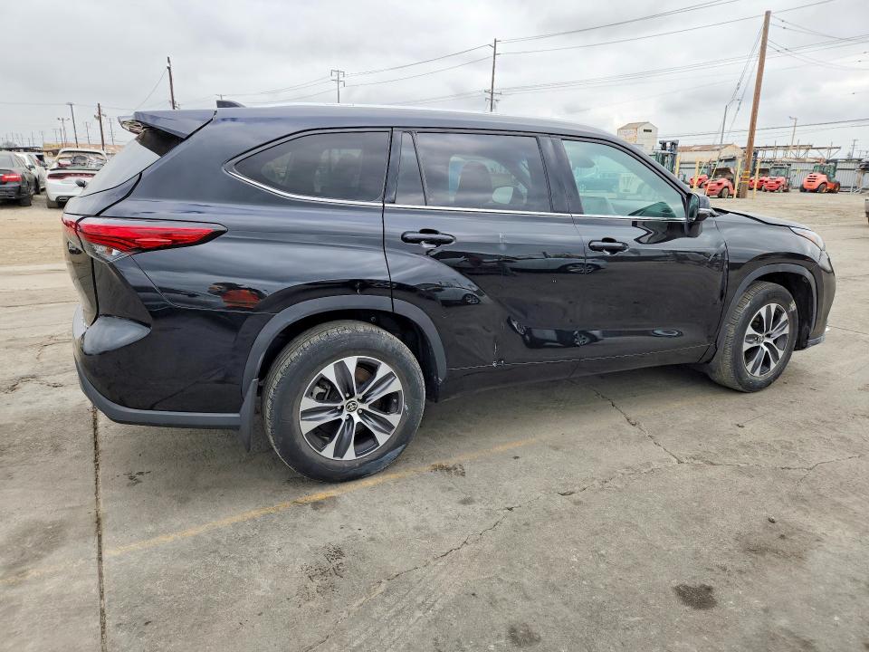 2022 Toyota Highlander VIN 5TDGZRBH0NS586148 COPART salvage auction — FRONT END, Mo - Dis/Dlr/Exp Only Salvage Title, sold $18,400 on 2026-07-09 (photo 3)