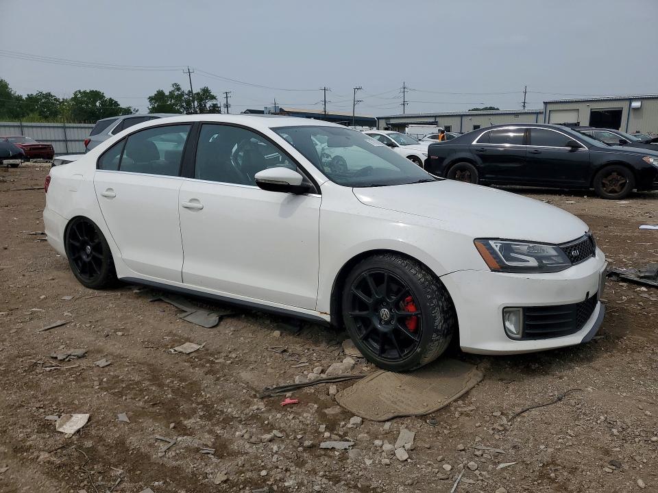 2014 Volkswagen Jetta VIN 3VW5S7AJ7EM388488 COPART salvage auction — REAR END, Il - Salvage Certificate, sold $475 on 2026-09-02 (photo 4)