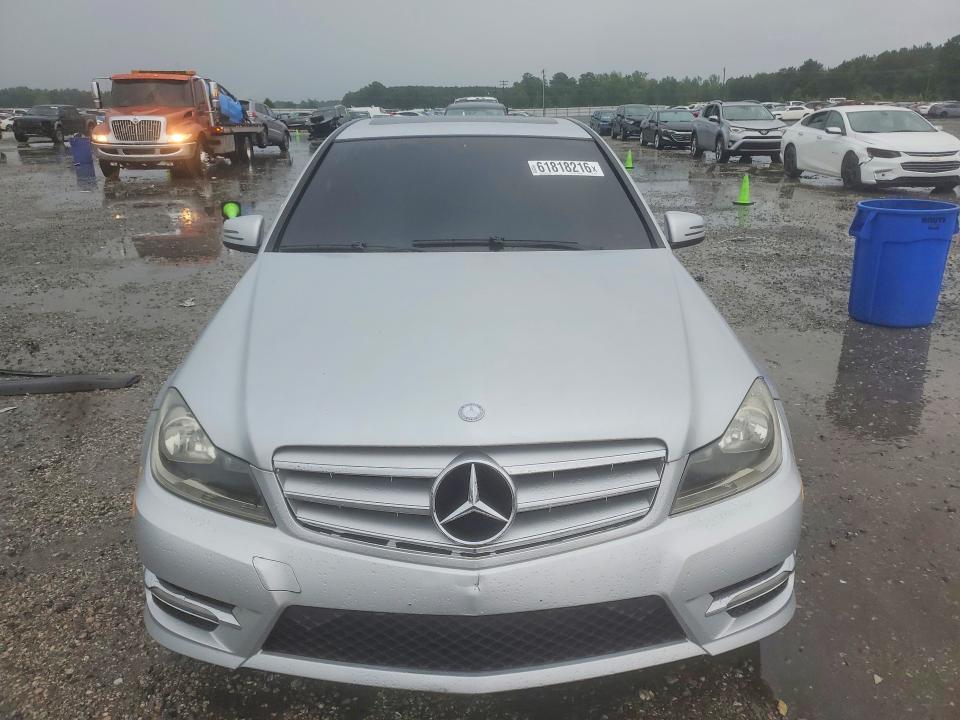 2013 Mercedes-benz C-klasse VIN WDDGF8AB2DR256563 COPART salvage auction — MECHANICAL, Nc - Dealer Only Clean Title, sold $225 on 2026-08-03 (photo 5)