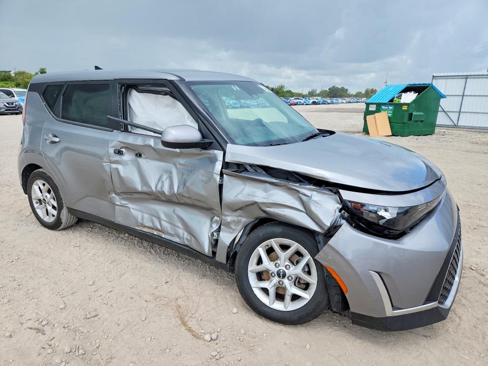 2025 Kia Soul VIN KNDJ23AU4S7923805 COPART salvage auction — SIDE, Fl - Certificate Of Destruction, sold $325 on 2026-07-21 (photo 4)