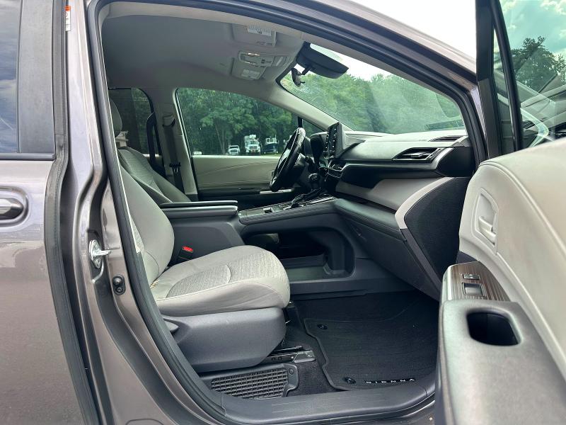 2021 Toyota Sienna VIN 5TDKRKEC2MS025577 COPART salvage auction — MINOR DENT/SCRATCHES, Fl - Certificate Of Title (P), sold $12,700 on 2026-07-17 (photo 8)