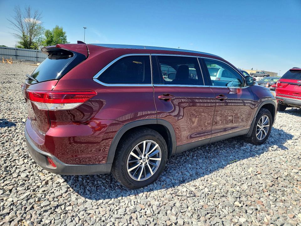 2019 Toyota Highlander VIN 5TDJZRFH4KS970378 COPART salvage auction — SIDE, Salvage Title, sold $225 on 2026-07-27 (photo 3)