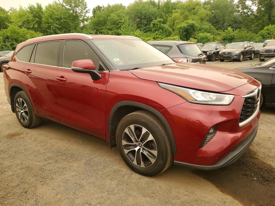 2020 Toyota Highlander VIN 5TDGZRBH5LS013470 COPART salvage auction — MINOR DENT/SCRATCHES, RI - CERTIFICATE OF TITLE (P), sold $3,150 on 2026-07-16 (photo 4)
