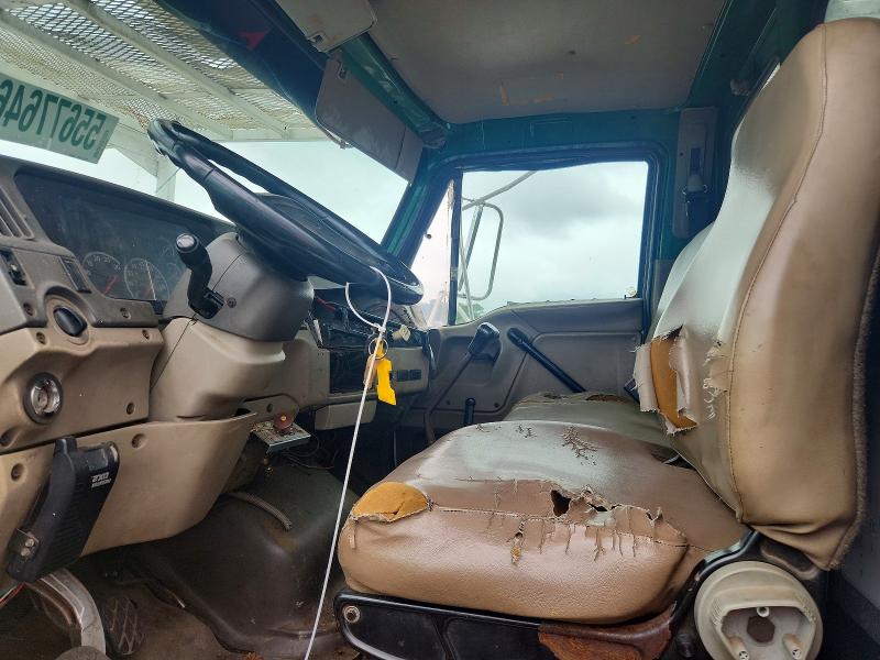 2002 Sterling Truck VIN 2FZAAKCS22AK02469 COPART salvage auction — MINOR DENT/SCRATCHES, NJ - CERTIFICATE OF TITLE, sold $625 on 2026-09-17 (photo 5)
