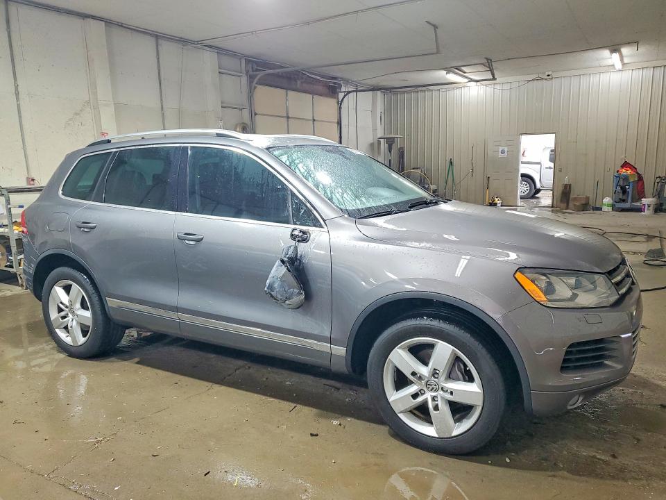 2013 Volkswagen Touareg VIN WVGEP9BP9DD003652 COPART salvage auction — SIDE, Tn - Salvage Certificate, sold $1,400 on 2026-07-30 (photo 4)