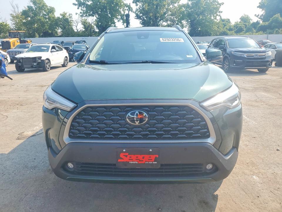 2022 Toyota Corolla cross VIN 7MUDAABG0NV005837 COPART salvage auction — HAIL, Salvage Title, sold $14,100 on 2026-08-25 (photo 5)