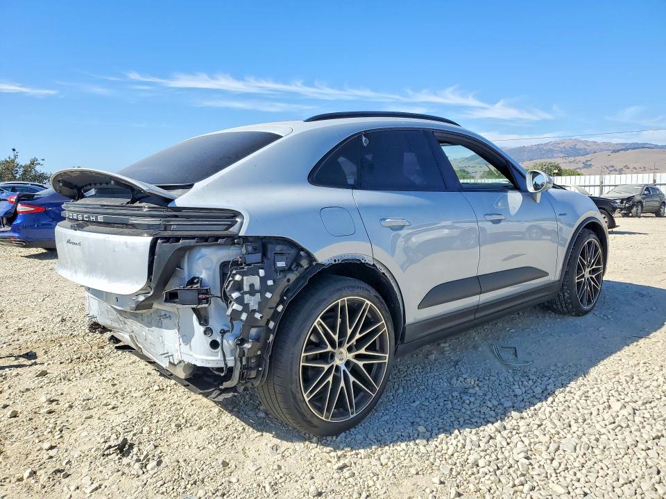 2024 Porsche Macan VIN WP1AA2XA8RL001464 COPART salvage auction — REAR END, CA - SALVAGE CERTIFICATE, sold $40,500 on 2026-08-11 (photo 3)
