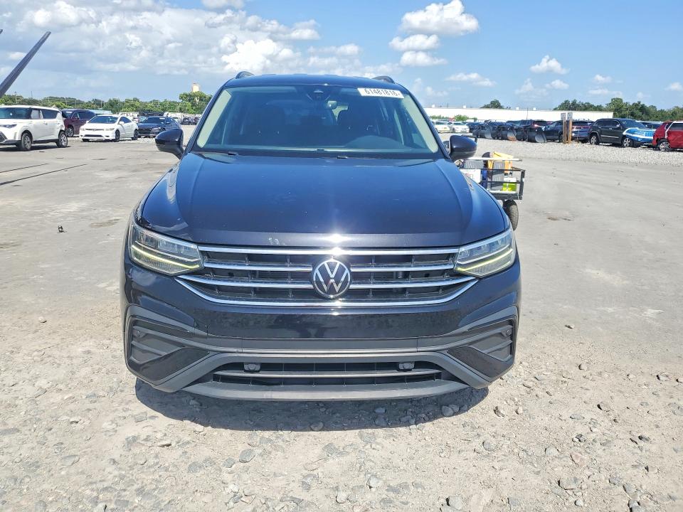 2022 Volkswagen Tiguan VIN 3VV1B7AX9NM034320 COPART salvage auction — MINOR DENT/SCRATCHES, Fl - Certificate Of Title, sold $6,700 on 2026-09-04 (photo 5)
