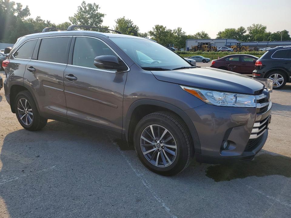 2019 Toyota Highlander VIN 5TDJZRFH9KS578819 COPART salvage auction — WATER/FLOOD, Mo - Salvage Certificate Of Title, sold $10,900 on 2026-08-21 (photo 4)