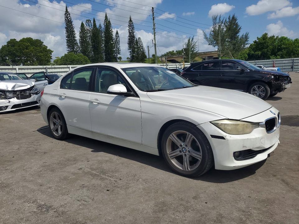2013 BMW 3er VIN WBA3C1C50DF442701 COPART salvage auction — MINOR DENT/SCRATCHES, FL - CERT OF TITLE SLVG REBUILDABLE, sold $650 on 2026-07-27 (photo 4)