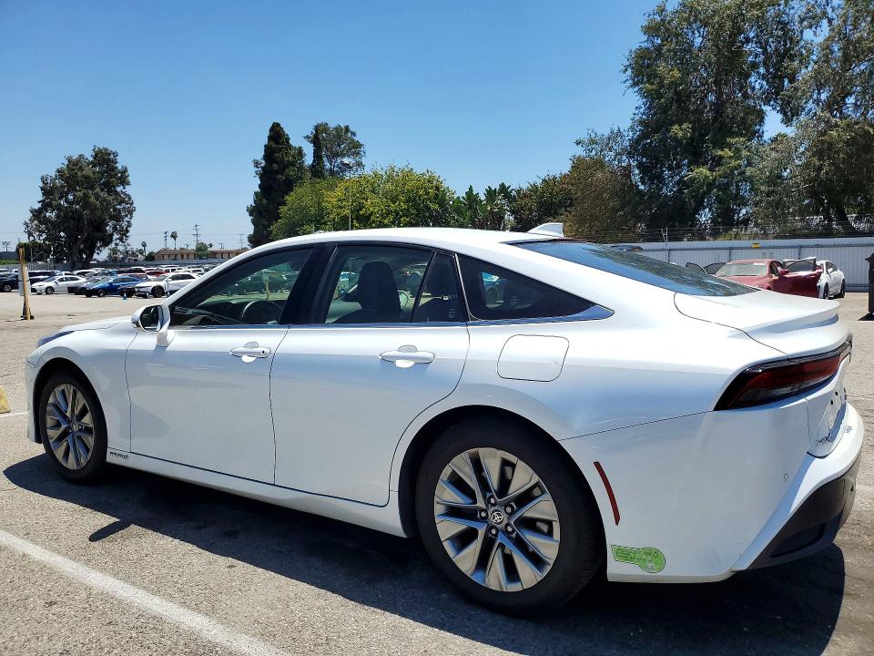 2022 Toyota Mirai VIN JTDAAAAA6NA006210 COPART salvage auction — MINOR DENT/SCRATCHES, Ca - Dis/Dlr/Exp Only Clean Title, sold $2,000 on 2026-07-31 (photo 2)