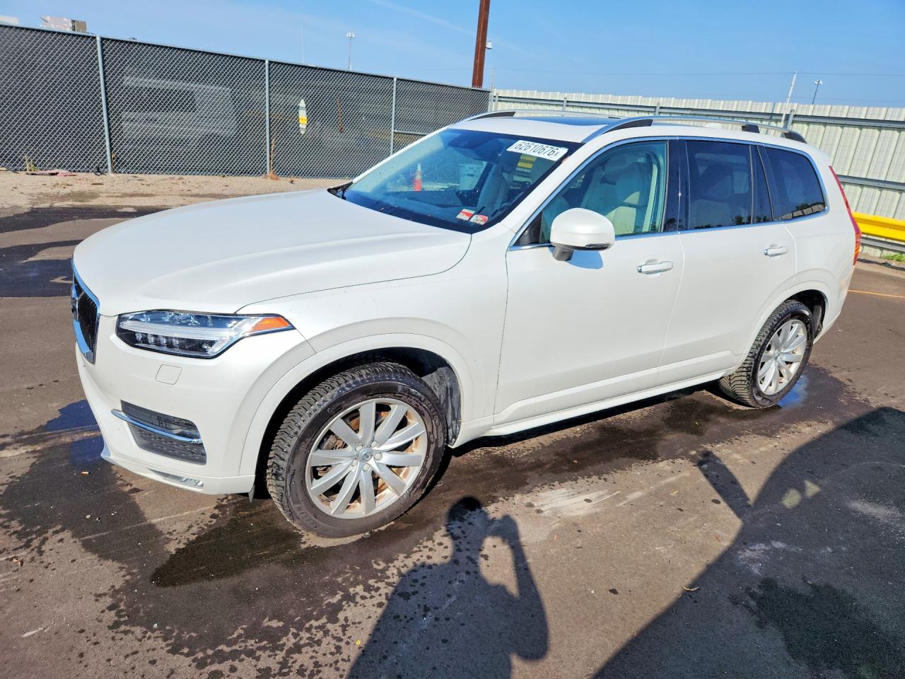 2017 Volvo XC90 VIN YV4A22PKXH1141808 — COPART salvage auction photo