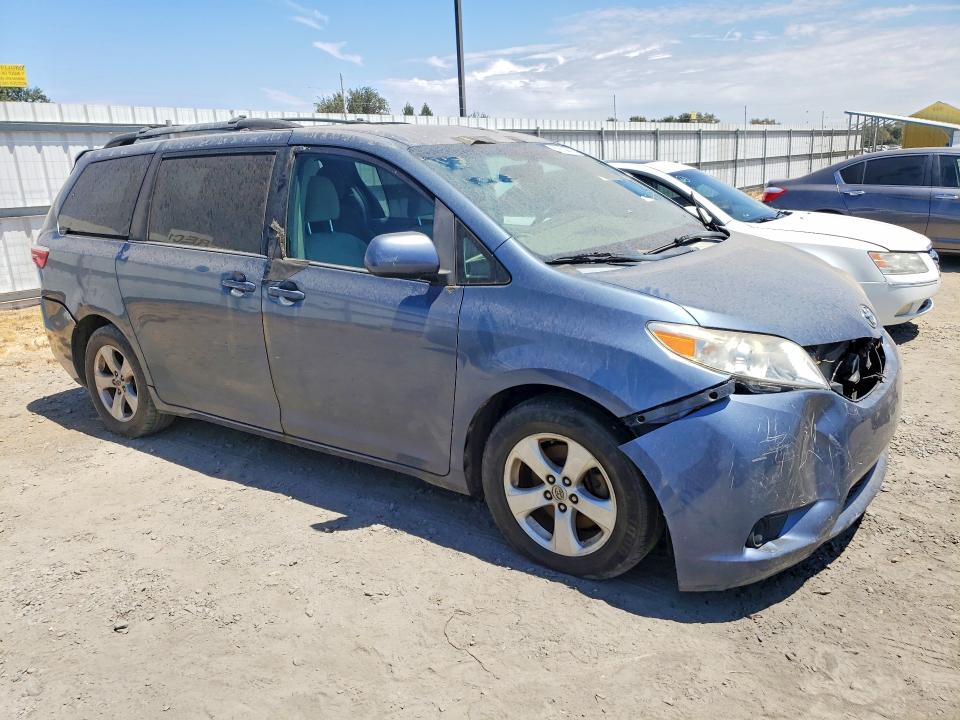 2015 Toyota Sienna VIN 5TDKK3DC1FS649434 COPART salvage auction — FRONT END, HI - DIS/DLR/EXP ONLY CLEAN TITLE, sold $25 on 2026-07-28 (photo 4)