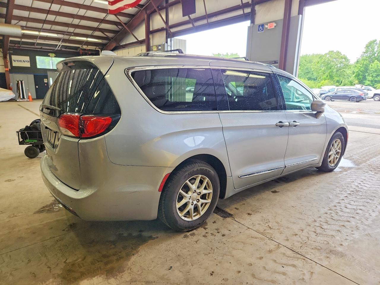 2020 Chrysler Pacifica VIN 2C4RC1BG8LR276905 COPART salvage auction — Minor Dent/Scratches, MA - CERTIFICATE OF TITLE, sold $5,800 on 2026-09-15 (photo 3)