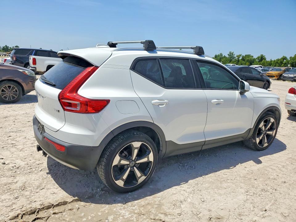 2019 Volvo Xc40 VIN YV4162XZ8K2014946 COPART salvage auction — WATER/FLOOD, Tx - Salvage Title-Flood Damage, sold $4,000 on 2026-07-28 (photo 3)