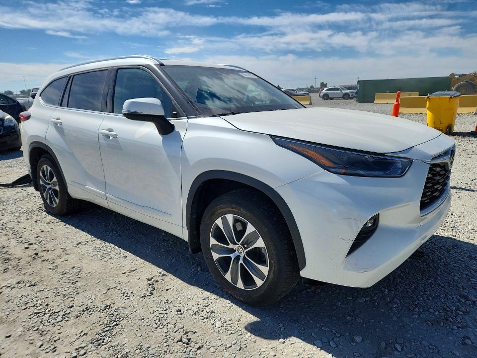 2021 Toyota Highlander VIN 5TDHZRBHXMS538014 COPART salvage auction — SIDE, Co - Public - Salvage Title, sold $7,700 on 2026-07-28 (photo 4)