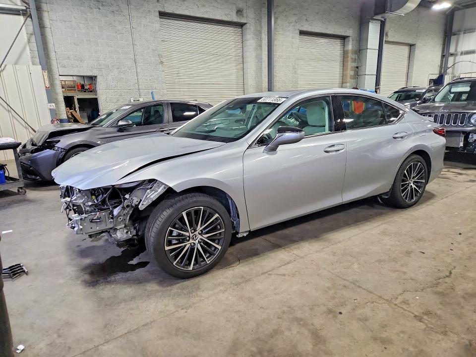 2022 Lexus ES VIN 58AD11D17NU009418 — COPART salvage auction photo