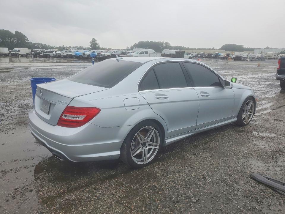 2013 Mercedes-benz C-klasse VIN WDDGF8AB2DR256563 COPART salvage auction — MECHANICAL, Nc - Dealer Only Clean Title, sold $225 on 2026-08-03 (photo 3)
