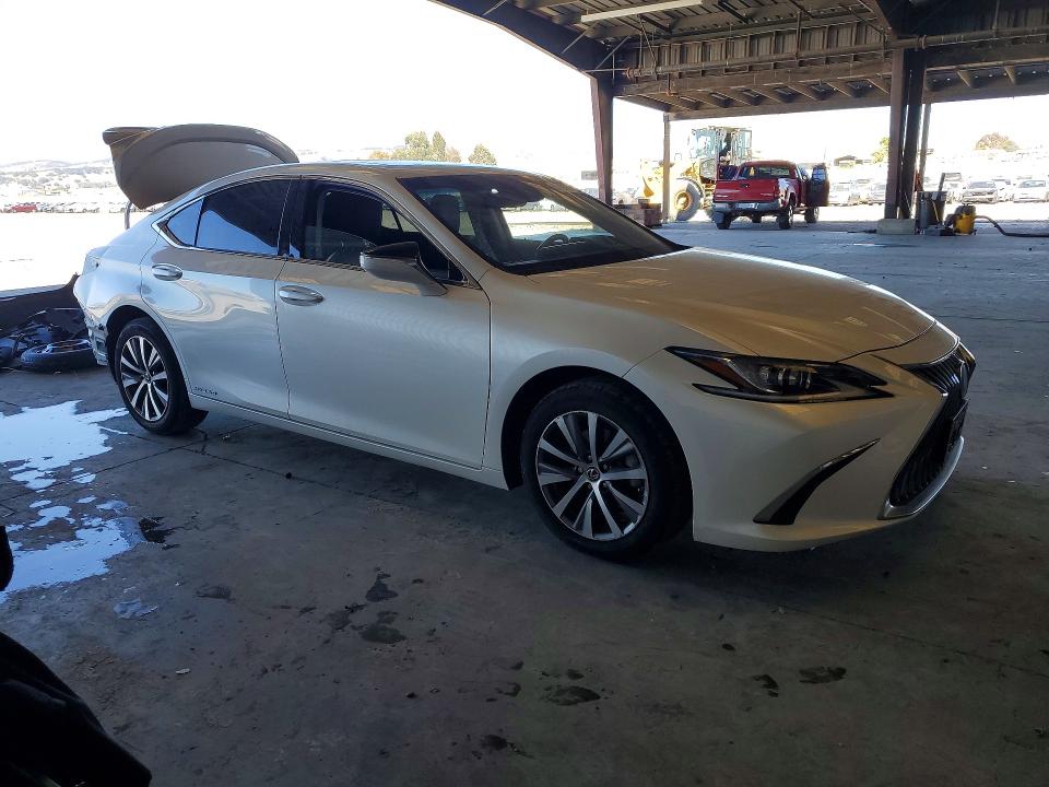 2021 Lexus VIN 58ACA1C13MU007368 COPART salvage auction — REAR END, Ca - Salvage Certificate, sold $8,800 on 2026-07-30 (photo 4)