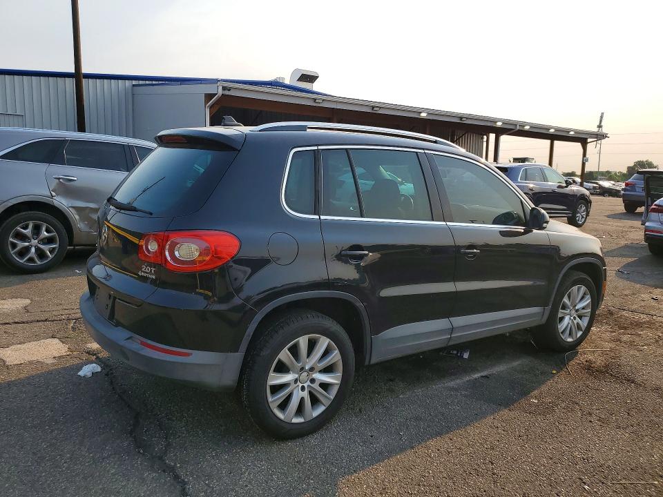 2010 Volkswagen Tiguan VIN WVGBV7AXXAW510655 COPART salvage auction — MINOR DENT/SCRATCHES, CO - CERTIFICATE OF TITLE, sold $825 on 2026-07-09 (photo 3)