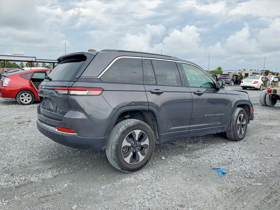 2024 Jeep Cherokee VIN 1C4RJYB65RC170953 COPART salvage auction — FRONT END, Fl - Certificate Of Title, sold $17,300 on 2026-10-09 (photo 3)