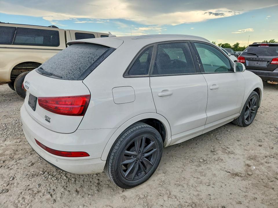 2017 Audi Q3 VIN WA1ECCFS6HR015658 COPART salvage auction — MINOR DENT/SCRATCHES, Tx - Certificate Of Title (P), sold $2,200 on 2026-07-29 (photo 3)