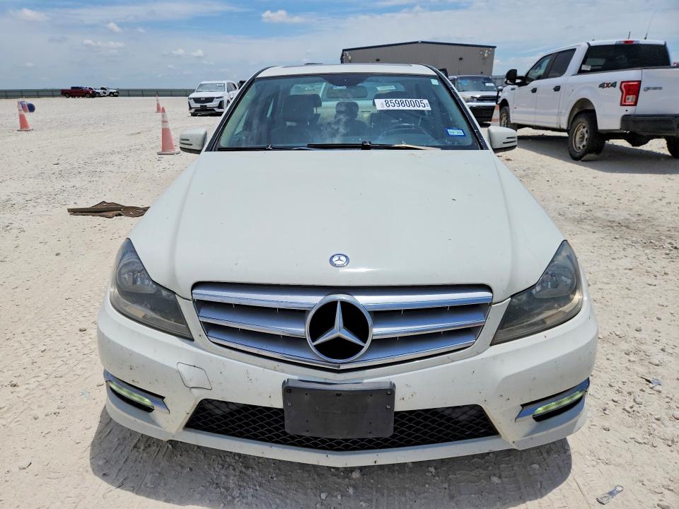 2012 Mercedes-benz C-klasse VIN WDDGF8BB0CR192004 COPART salvage auction — WATER/FLOOD, Salvage Title, sold $1,650 on 2026-08-13 (photo 5)