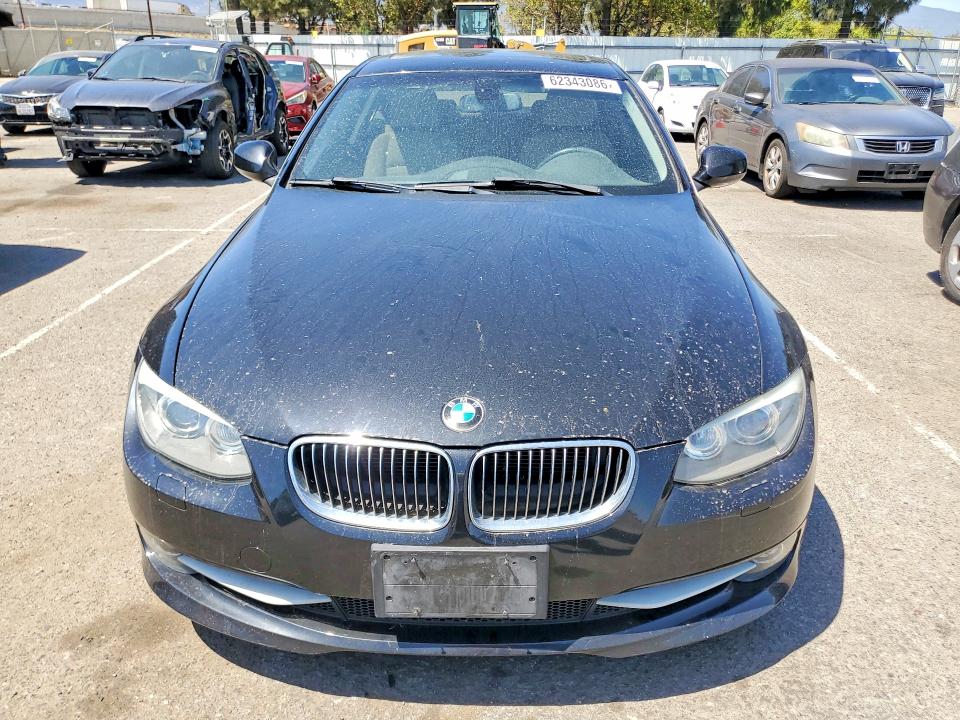 2012 BMW 3er VIN WBAKE5C59CE755960 COPART salvage auction — NORMAL WEAR, Ca - Dis/Dlr/Exp Only Clean Title, sold $1,400 on 2026-08-04 (photo 5)