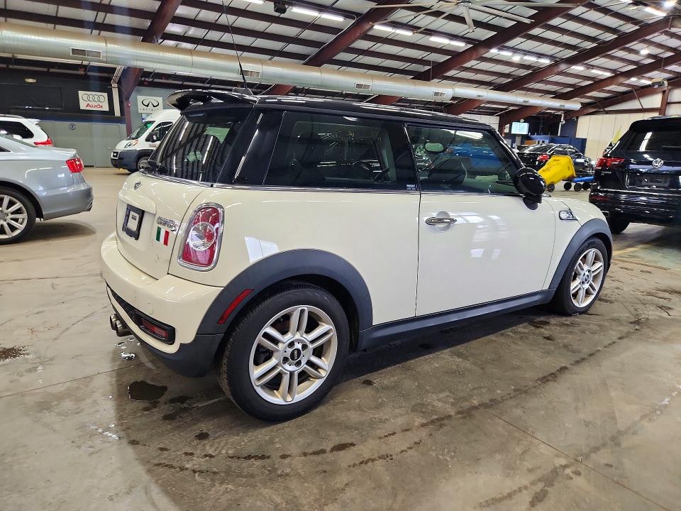 2013 Mini Cooper VIN WMWSV3C58DT394657 COPART salvage auction — MINOR DENT/SCRATCHES, Ma - Certificate Of Title (P), sold $1,800 on 2026-08-04 (photo 3)